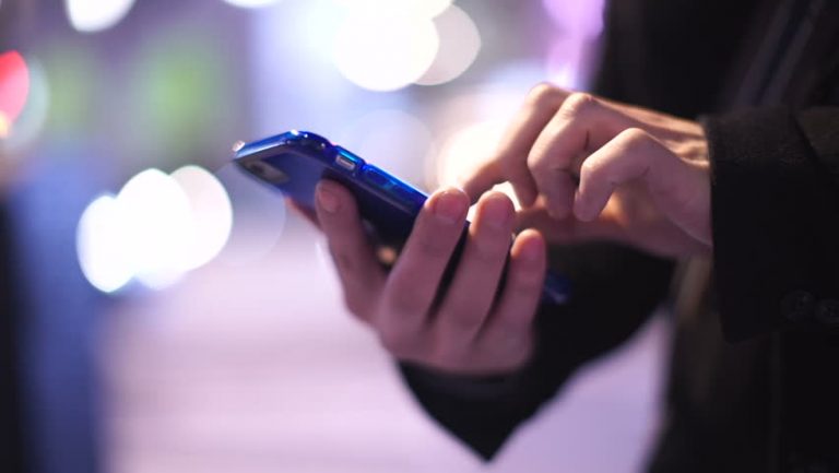 De Ce Se Blocheaza Ecranul La Telefon